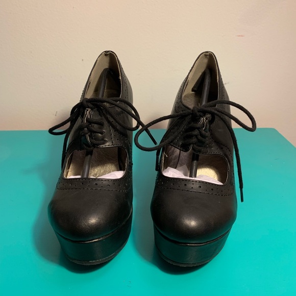 Soda Laceup Black Wedge Size 7 - Never Worn - Picture 2 of 5